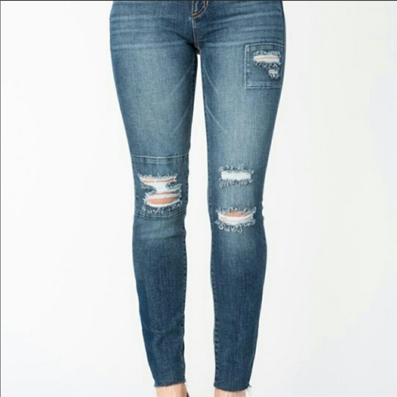 🎉HP🎉 Gorgeous Distressed Skinnies💕 - Picture 4 of 8